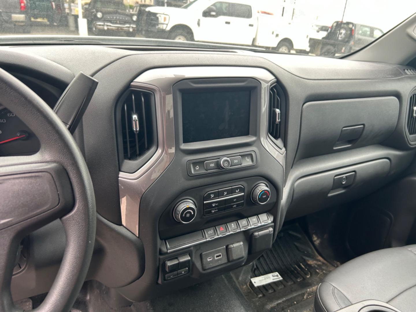 2021 White Chevrolet Silverado 1500 (1GCPWAEF3MZ) , located at 1687 Business 35 S, New Braunfels, TX, 78130, (830) 625-7159, 29.655487, -98.051491 - Photo#12